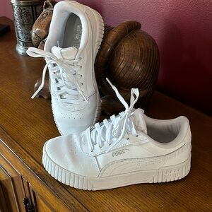 Puma leather sneakers Size 7